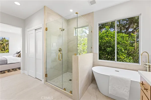 $2,600,000 | 9 Figaro, Irvine, CA 92606