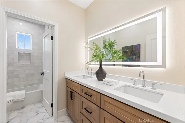 $2,600,000 | 9 Figaro, Irvine, CA 92606