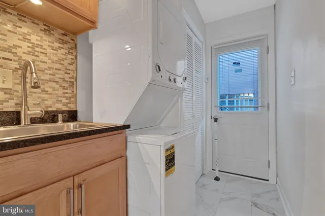 $2,100 | 88 Q Street Southwest, Unit 2, Washington, DC 20024