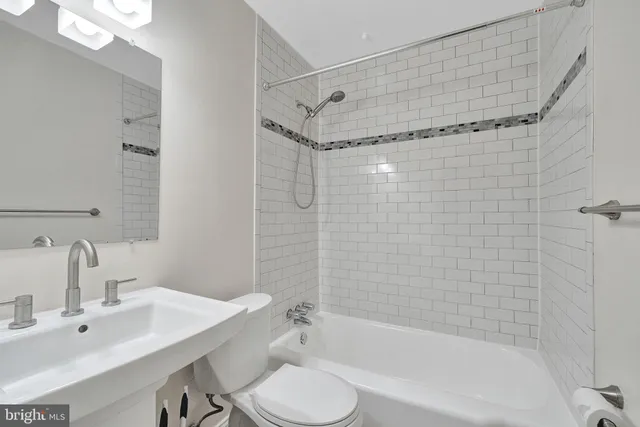 $2,100 | 88 Q Street Southwest, Unit 2, Washington, DC 20024