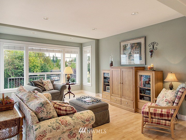 760 Maple Street Edmonds, WA 98020 - Photo 4 of 15 Gallery Image 4