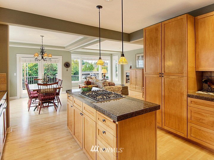760 Maple Street Edmonds, WA 98020 - Photo 5 of 15 Gallery Image 5