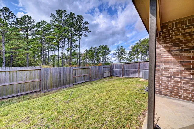$2,600 | 865 Spruce Pine Drive, Conroe, TX 77318
