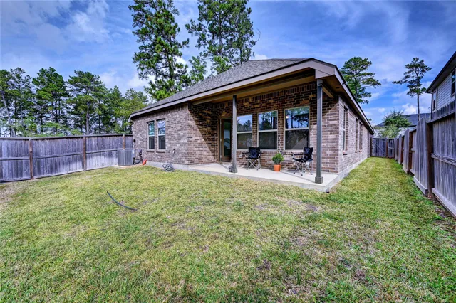 $2,600 | 865 Spruce Pine Drive, Conroe, TX 77318