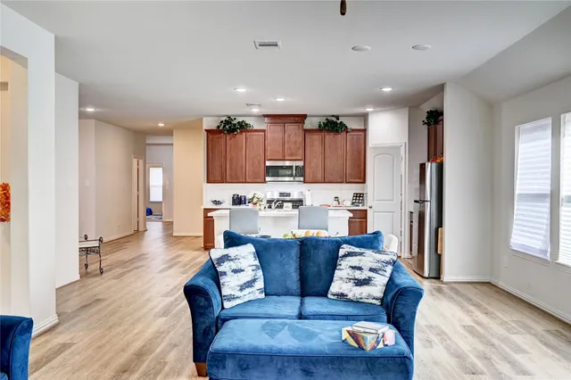 $2,600 | 865 Spruce Pine Drive, Conroe, TX 77318