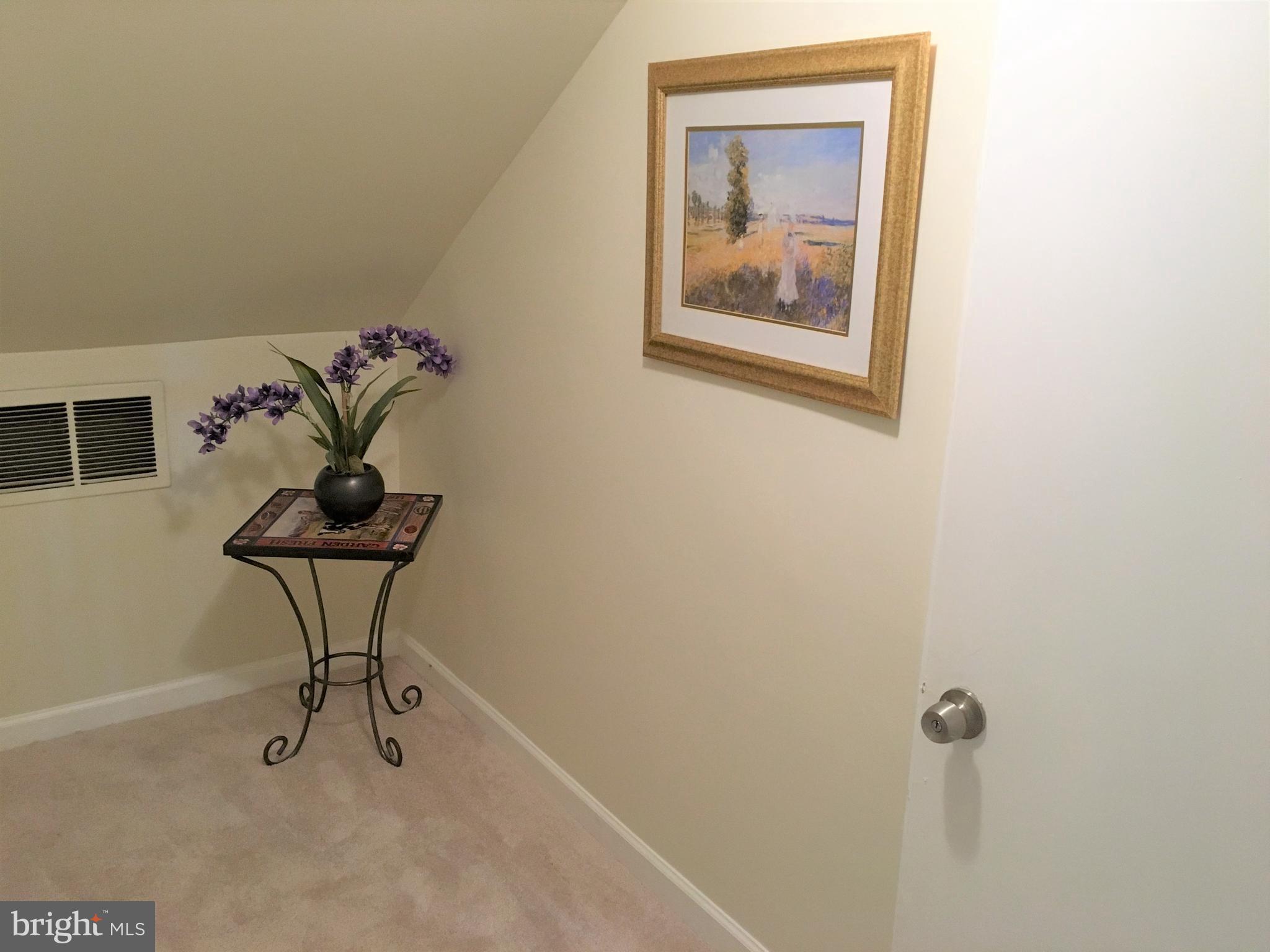 20625 Whites Ferry Road Poolesville, MD 20837 - Photo 14 of 38 Upstairs landing