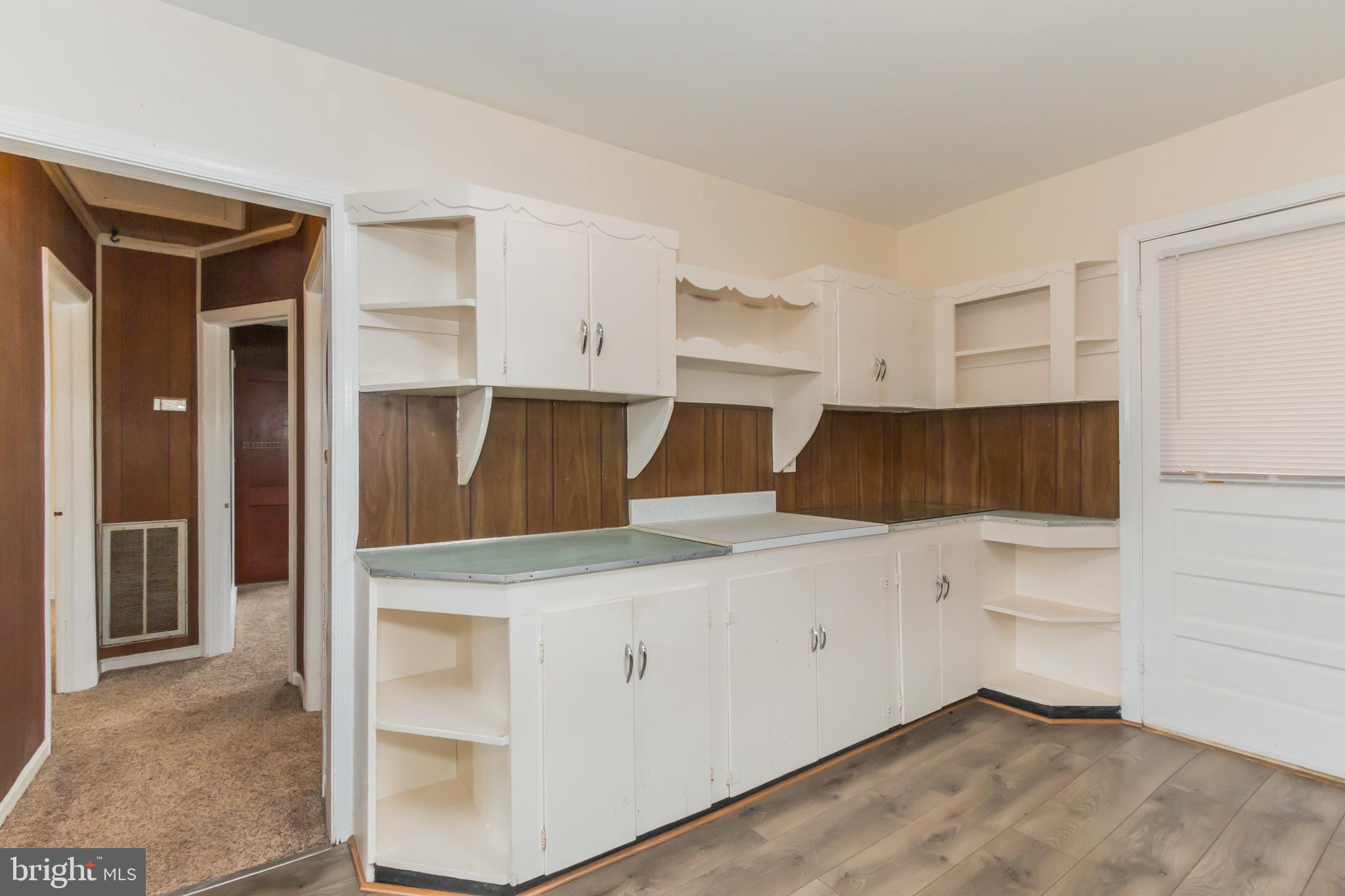 20625 Whites Ferry Road Poolesville, MD 20837 - Photo 27 of 38 20629 Kitchen just off two bedrooms