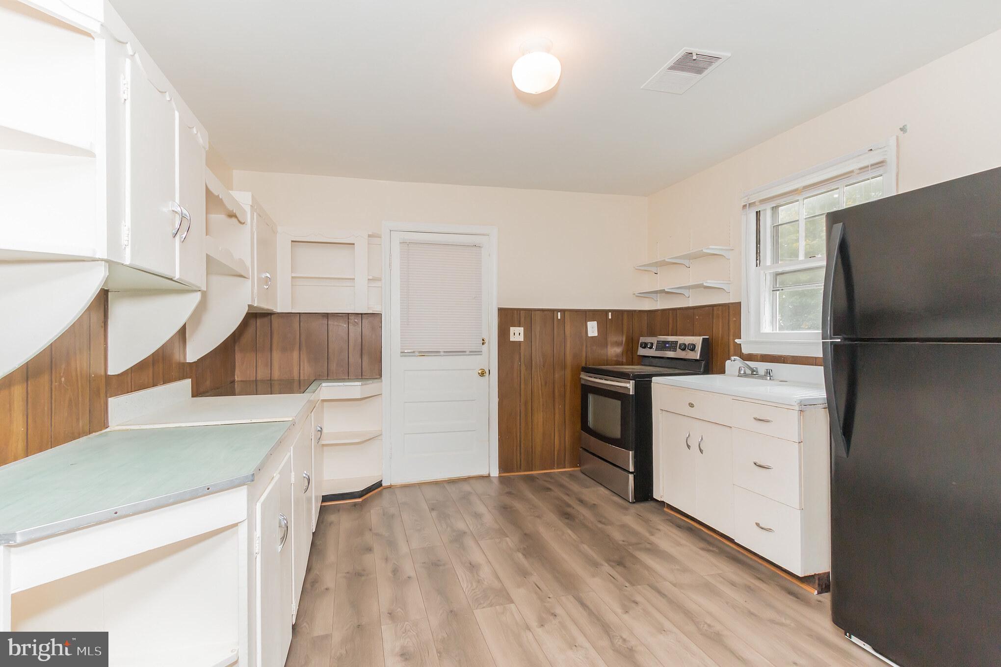 20625 Whites Ferry Road Poolesville, MD 20837 - Photo 28 of 38 Another kitchen view