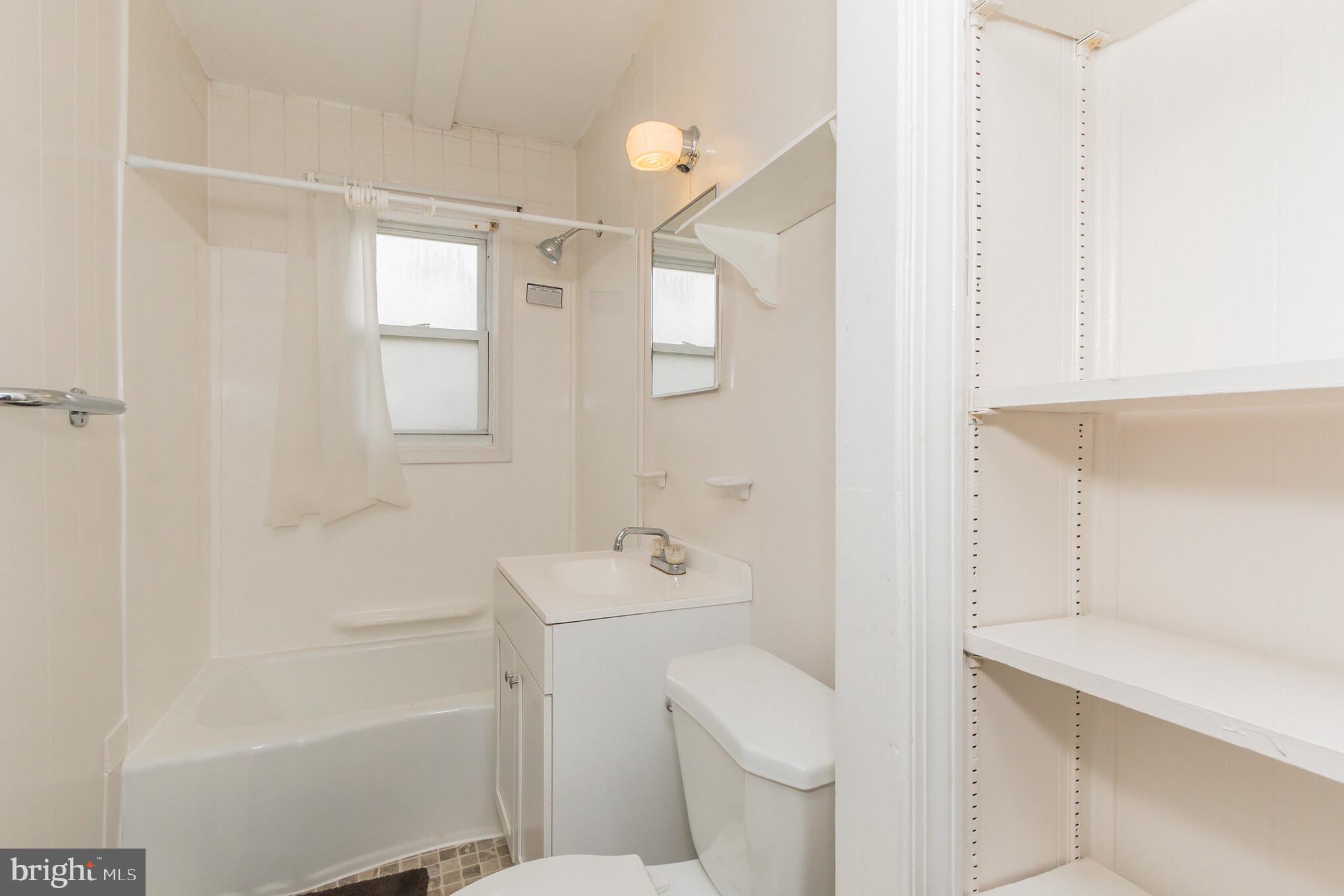 20625 Whites Ferry Road Poolesville, MD 20837 - Photo 30 of 38 20629 Full Bath