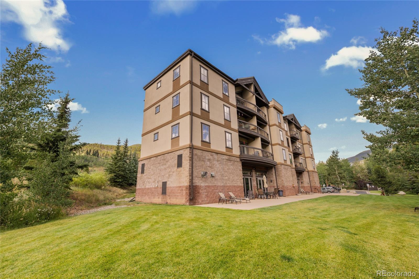 22787 Highway 6, Unit 209 Dillon, CO 80435 - Photo 30 of 49 a view of a large building with a big yard