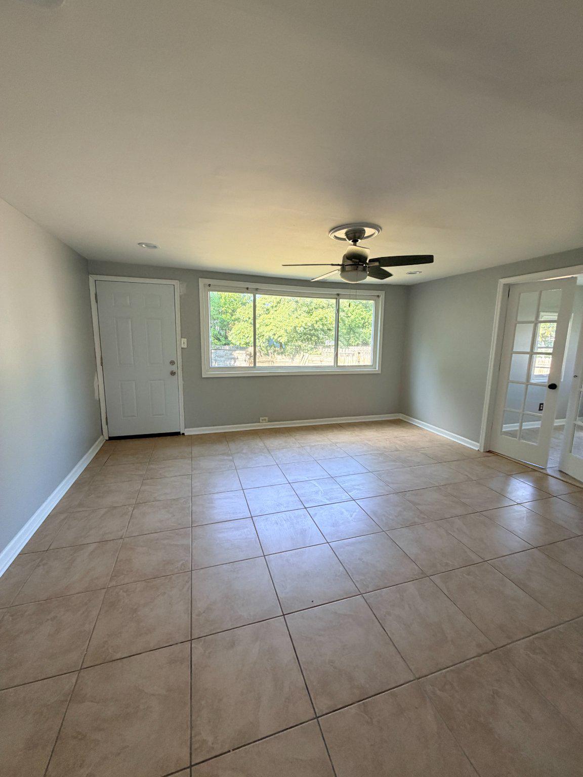 2916 Freeway Halethorpe, MD 21227 - Photo 6 of 18 Airy open Family Room awaits.