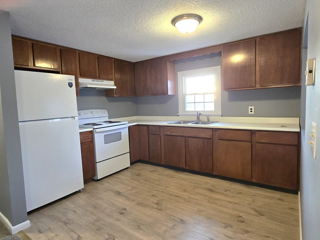 19 Chapman Avenue, Unit 14 West Brookfield, MA 01585 - Photo 4 of 10