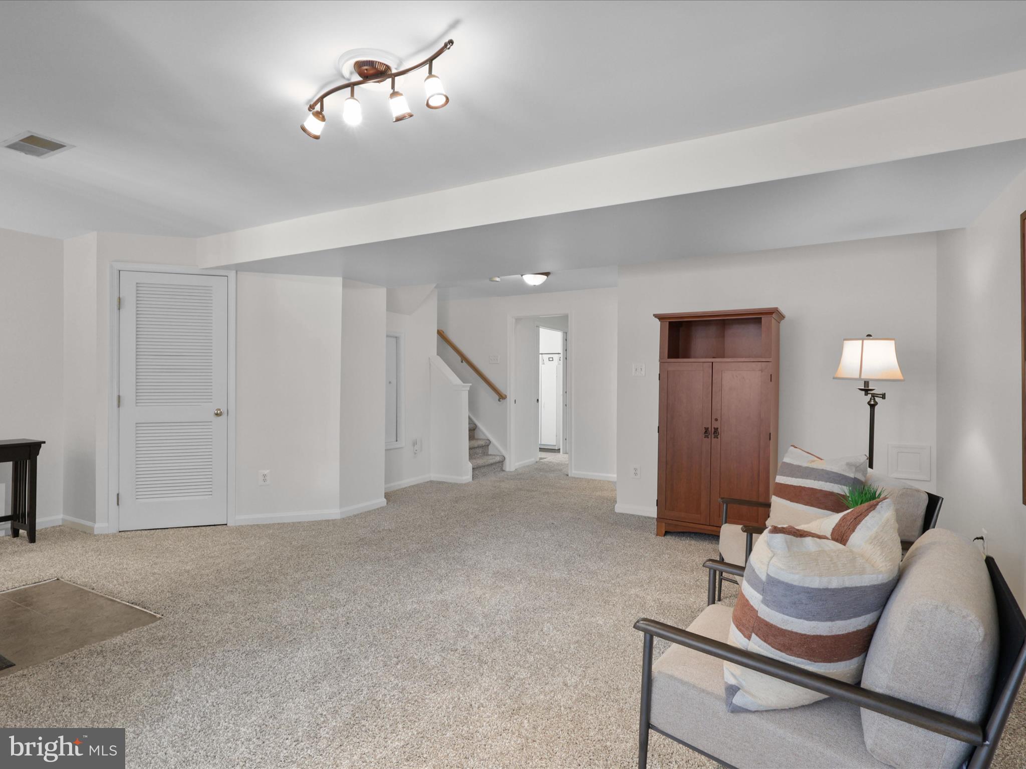 25449 Morse Drive Chantilly, VA 20152 - Photo 25 of 46 a living room with furniture