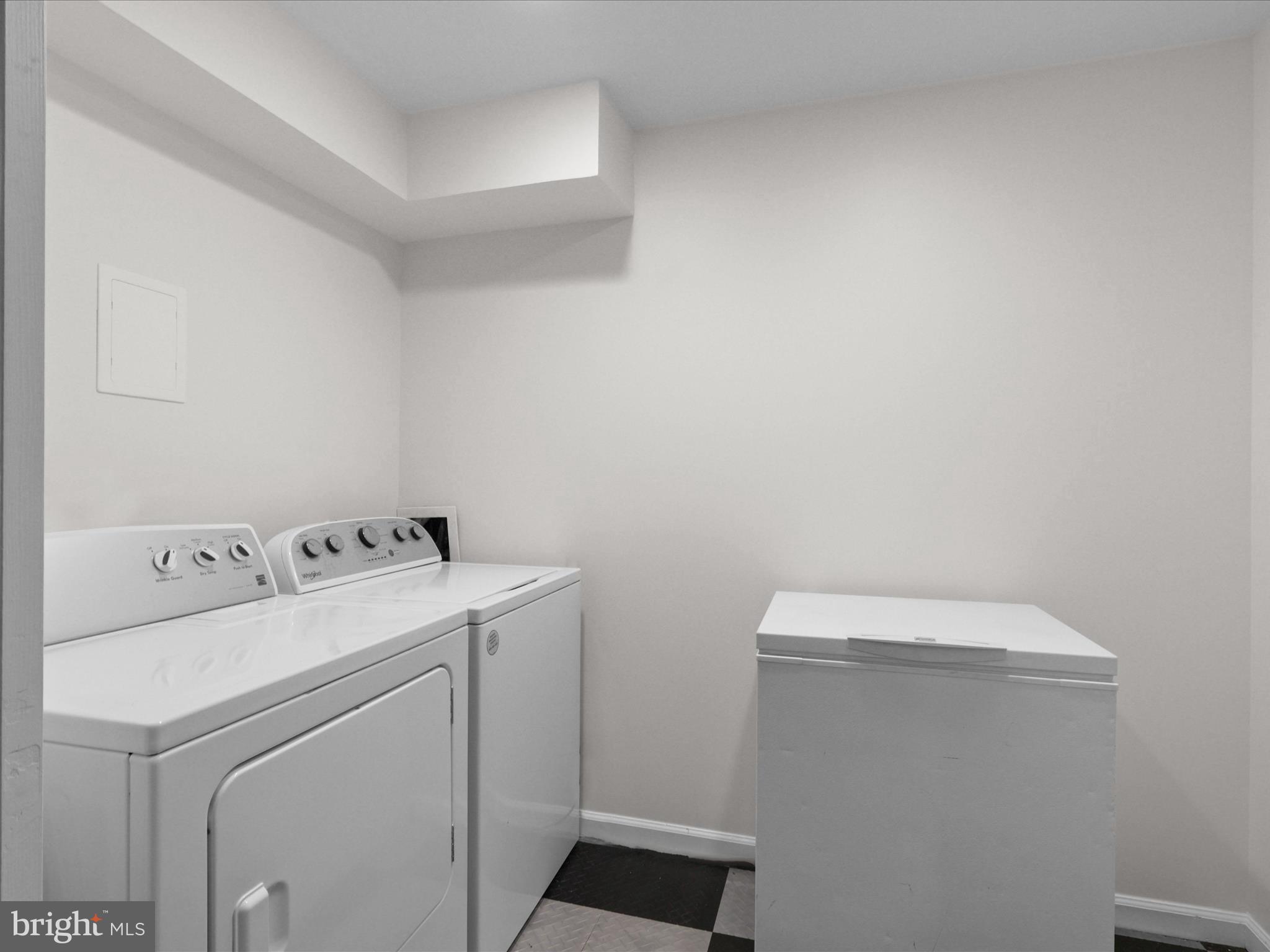 25449 Morse Drive Chantilly, VA 20152 - Photo 29 of 46 a utility room with dryer and washer