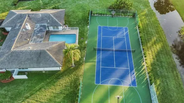 a view of house with a yard