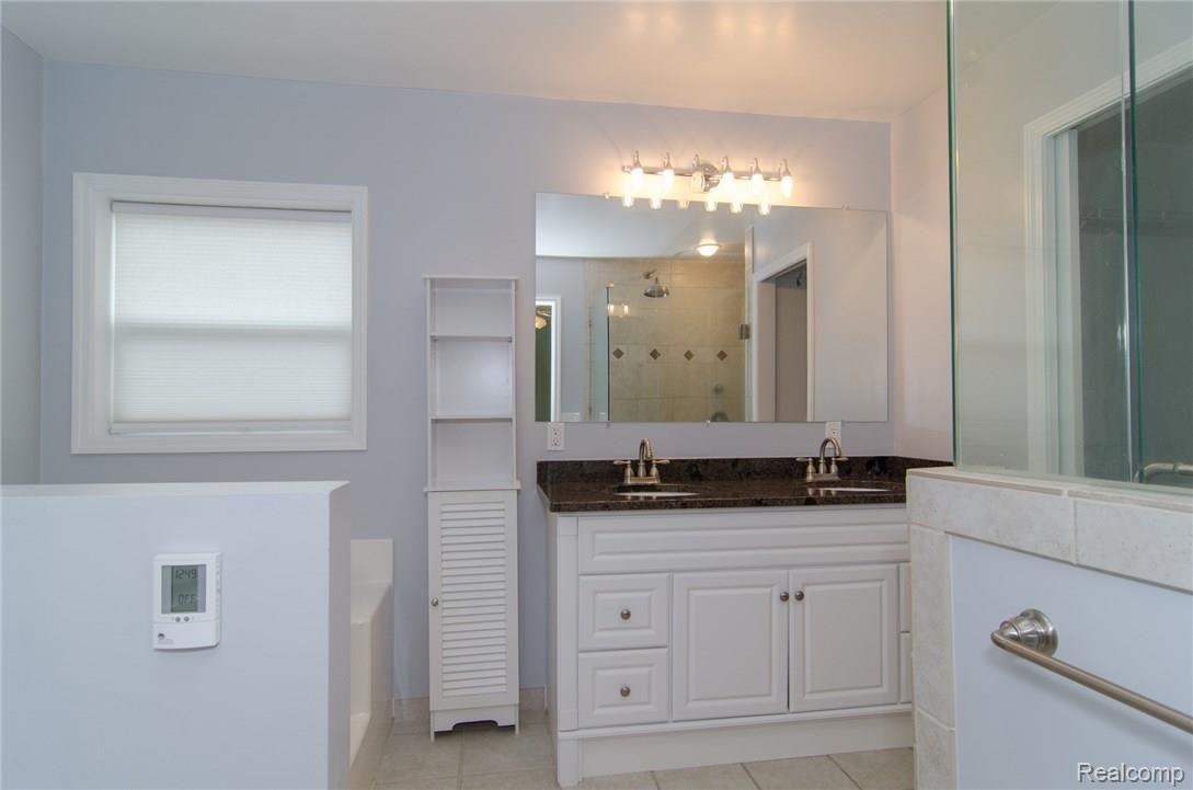 2999 North Eager Road Howell, MI 48855 - Photo 16 of 32 18.jpg