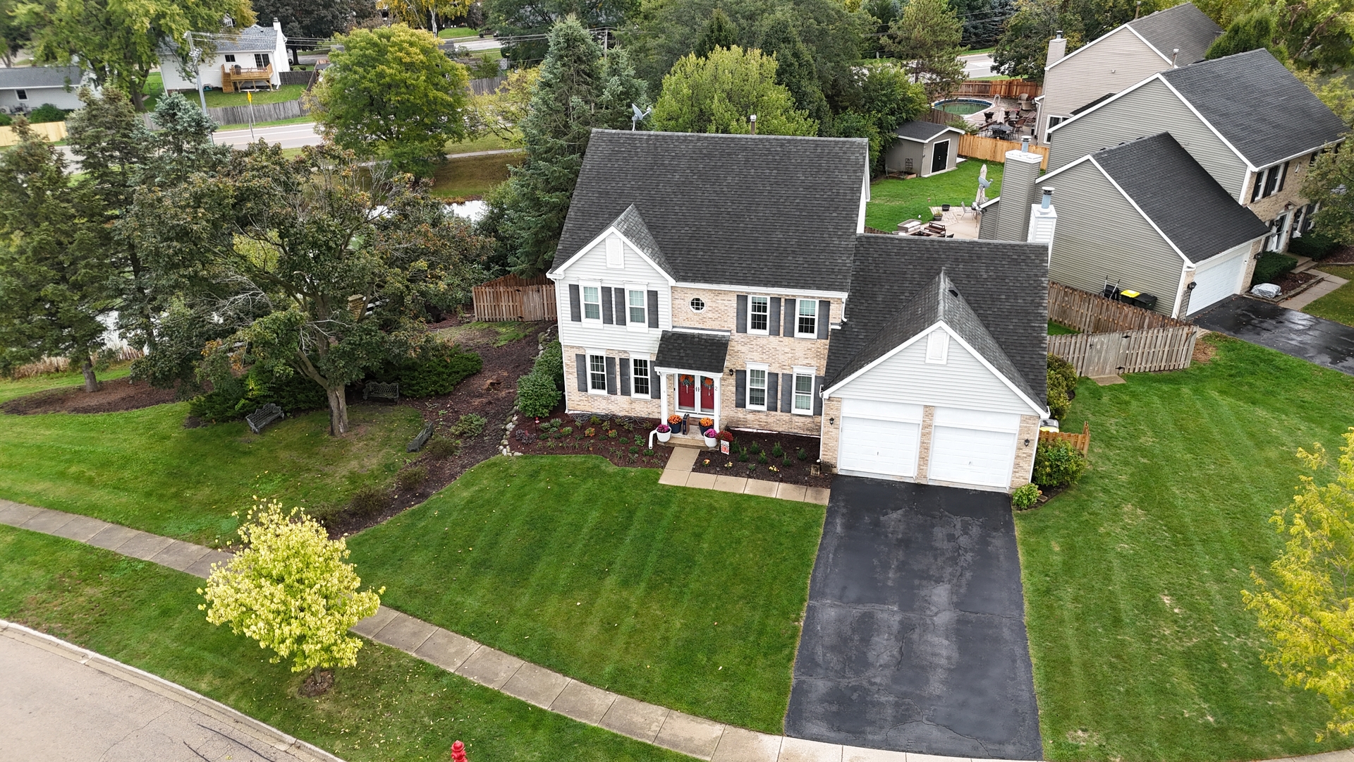 2 Daybreak Ridge Trail Cary, IL 60013 - Photo 29 of 37 a aerial view of a house with garden