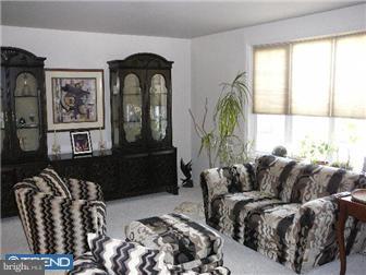916 Longfield Road Glenside, PA 19038 - Photo 5 of 12 Living Room