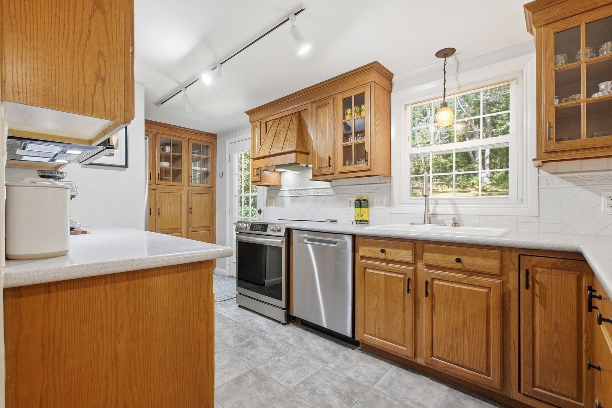 48 Gray Road Andover, MA 01810 - Photo 6 of 38 Gallery Image 6