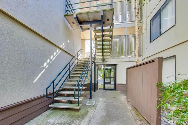 a view of entryway with a front door