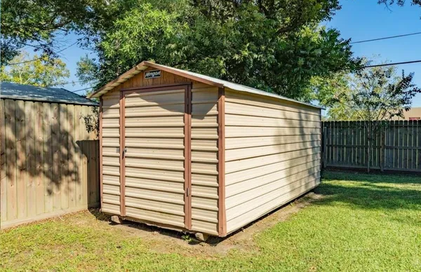 a view of a back yard of the house