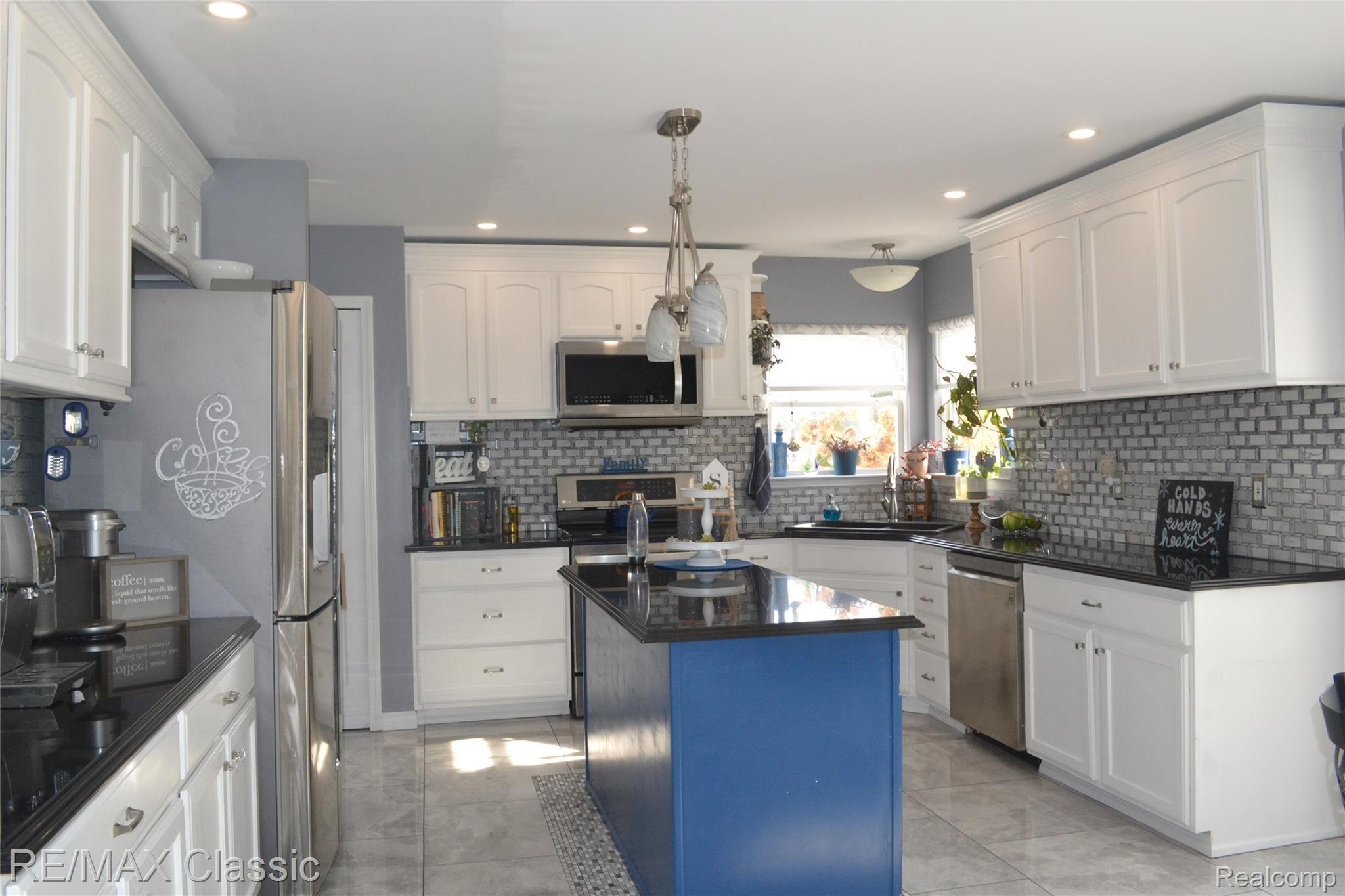 3001 East Commerce Road Commerce Township, MI 48382 - Photo 10 of 39 Kitchen