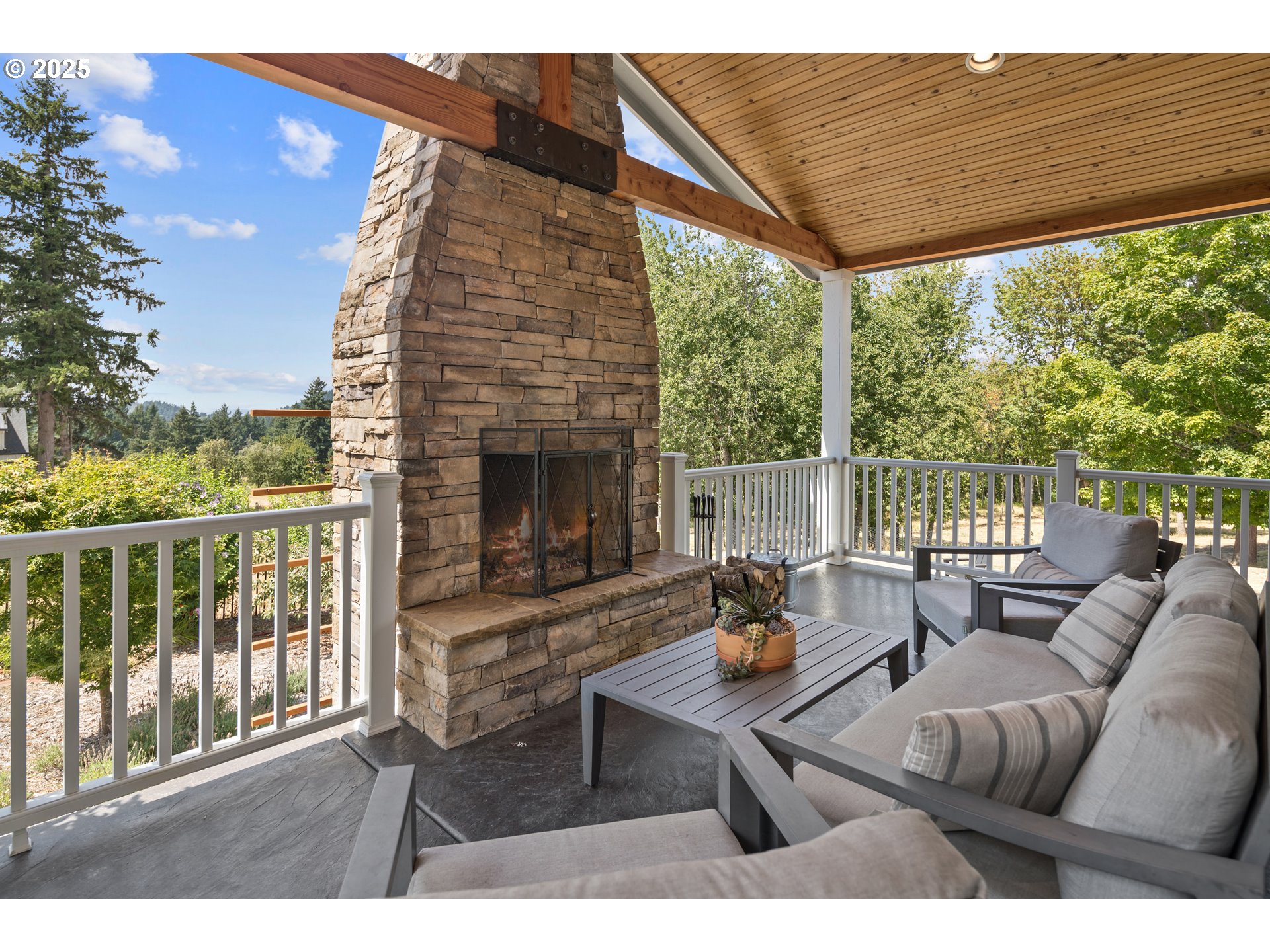 451 South Wilda Road West Linn, OR 97068 - Photo 18 of 47 a outdoor living space with furniture and garden view