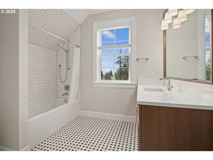 $2,299,000 | 451 South Wilda Road, West Linn, OR 97068