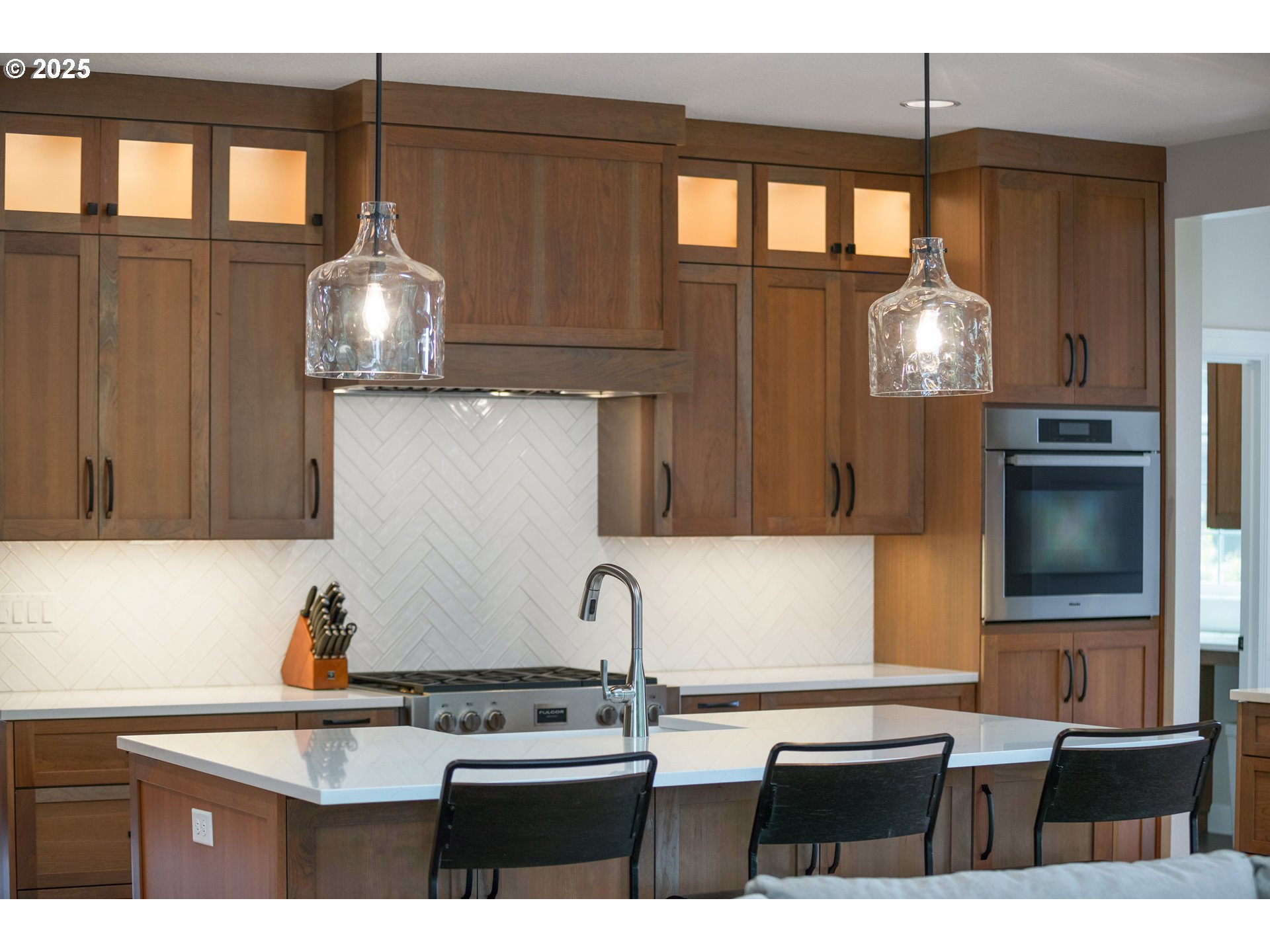 451 South Wilda Road West Linn, OR 97068 - Photo 8 of 47 a kitchen with a sink and a refrigerator