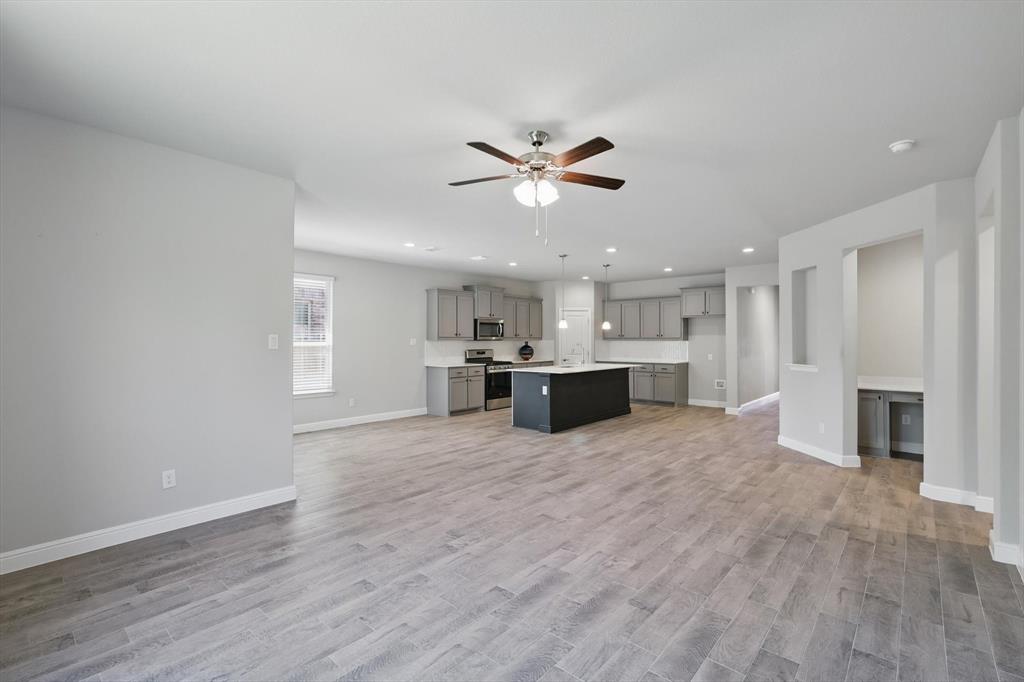 5605 Round Hl Road Denton, TX 76210 - Photo 3 of 15 Living Area