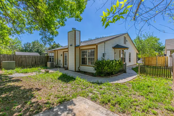 $1,600 | 9411 Valley Moss, San Antonio, TX 78250