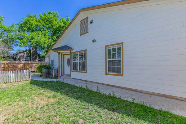 $1,600 | 9411 Valley Moss, San Antonio, TX 78250