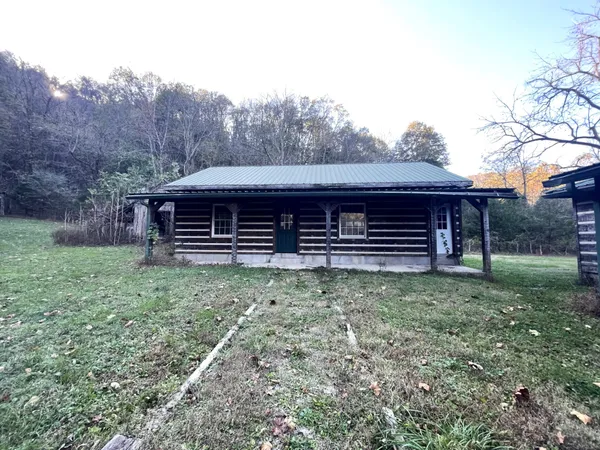 a view of a house with a backyard