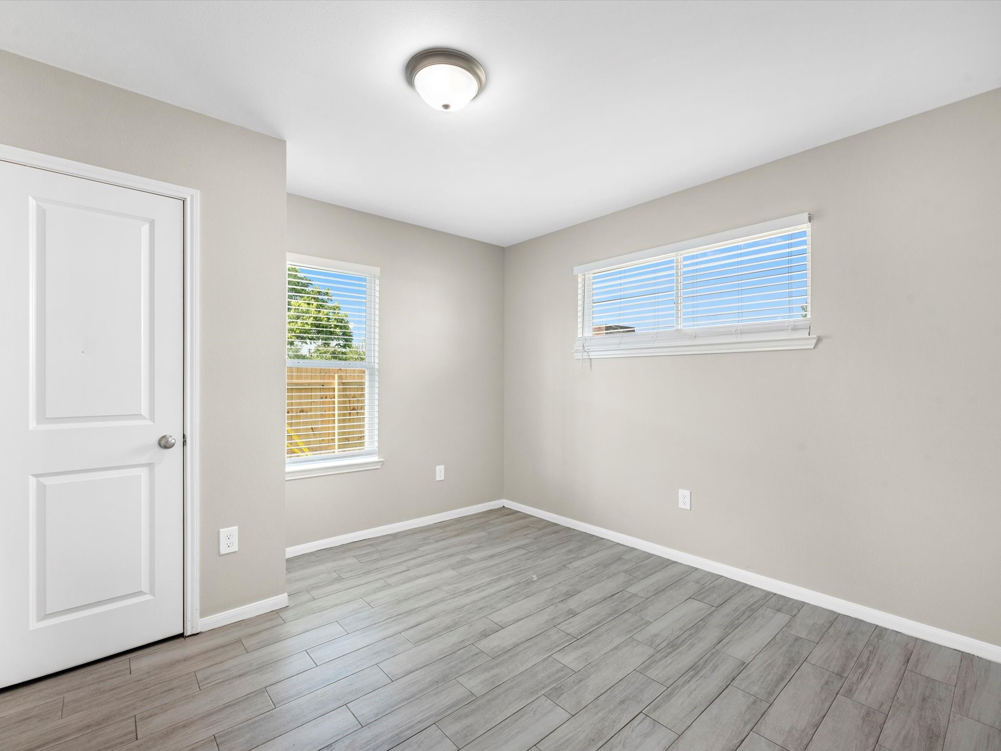 2202 Solo Street, Unit 2204 Houston, TX 77020 - Photo 15 of 21 an empty room with wooden floor and windows