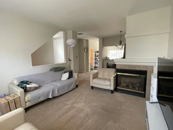 $2,700 | 1040 North Claremont Drive, Palatine, IL 60074