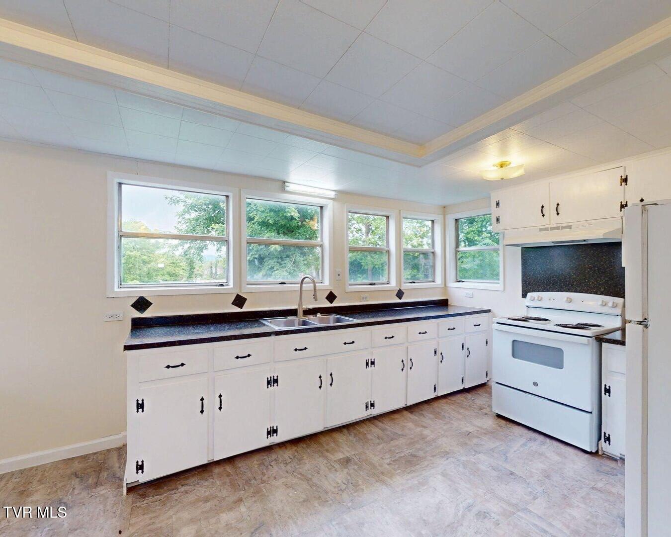 508 North Irish Street Greeneville, TN 37745 - Photo 24 of 41 23a