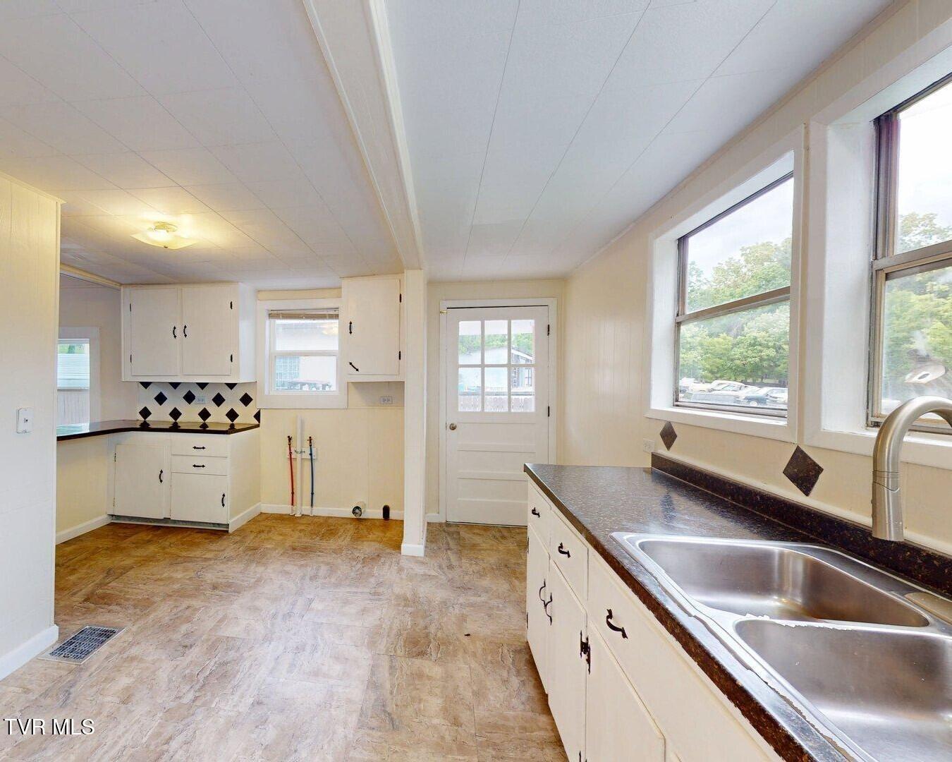 508 North Irish Street Greeneville, TN 37745 - Photo 27 of 41 26a