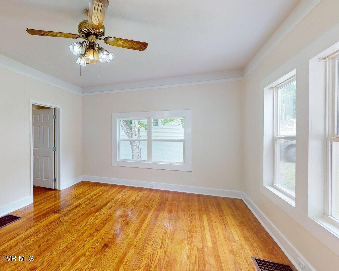508 North Irish Street Greeneville, TN 37745 - Photo 3 of 41 3a
