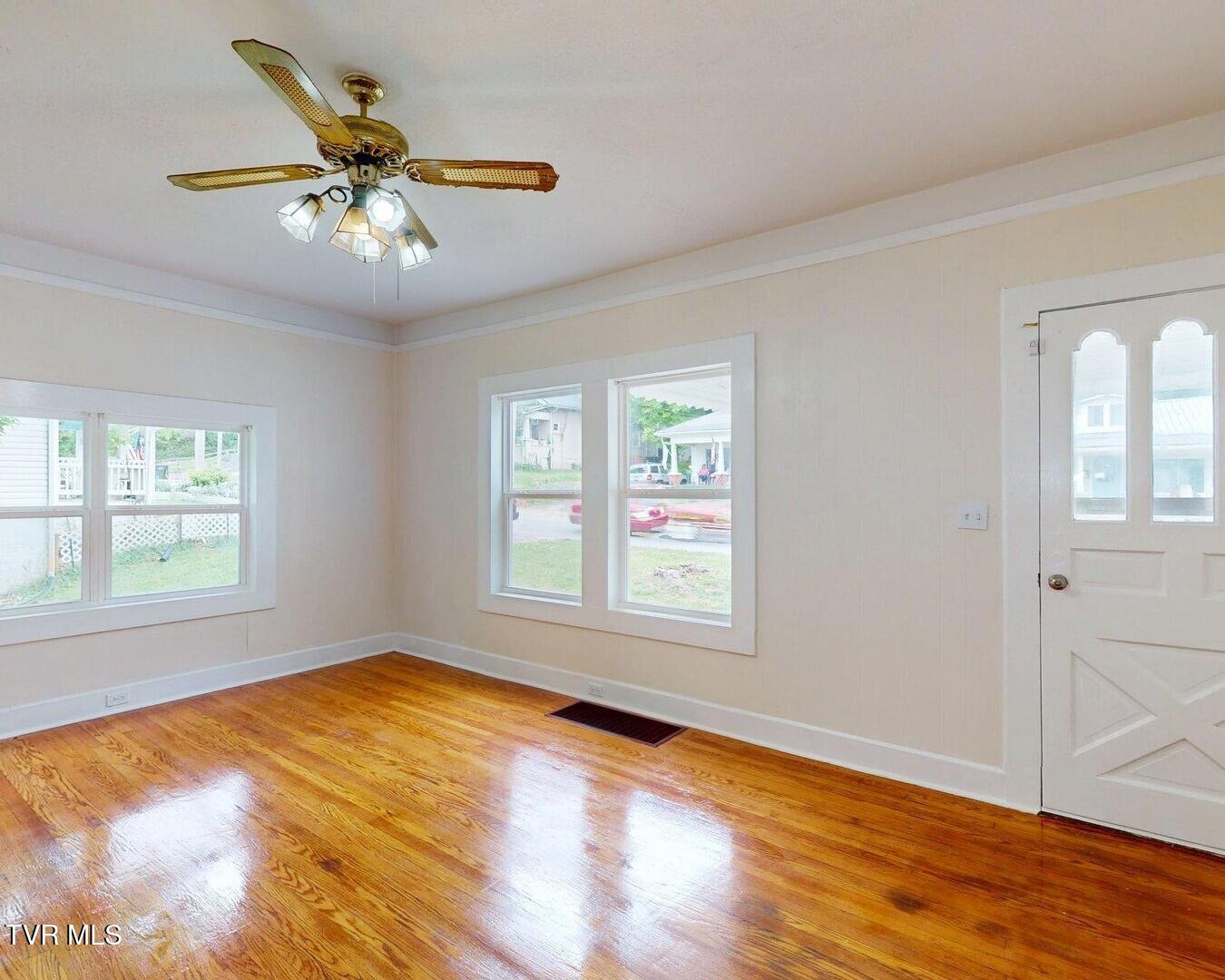 508 North Irish Street Greeneville, TN 37745 - Photo 5 of 41 5a