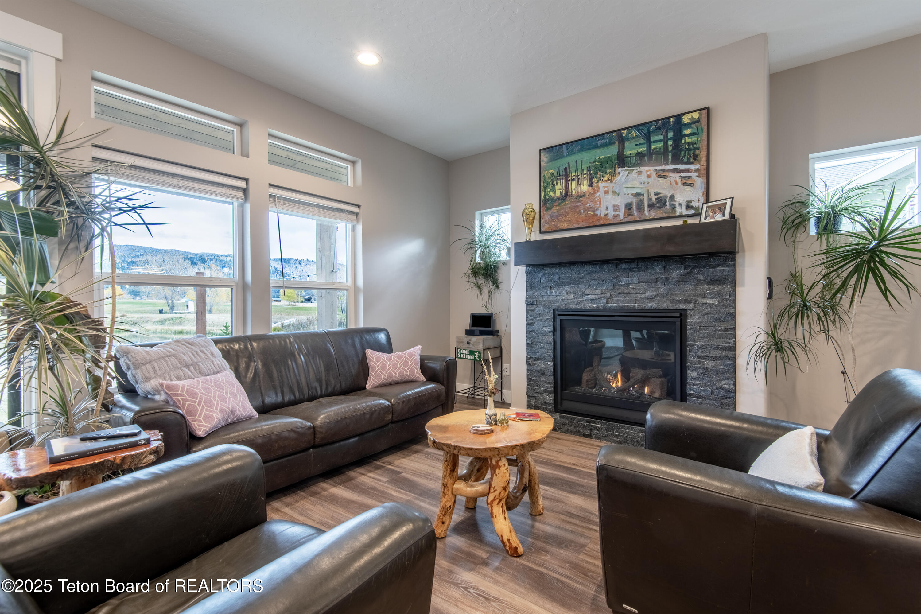 146 Swallowtail Drive Victor, ID 83455 - Photo 11 of 42 10 living room w gas fireplace