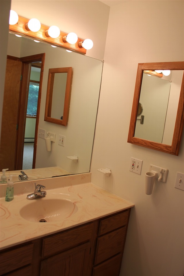360 Meadowbrook Road Brattleboro, VT 05301 - Photo 8 of 15