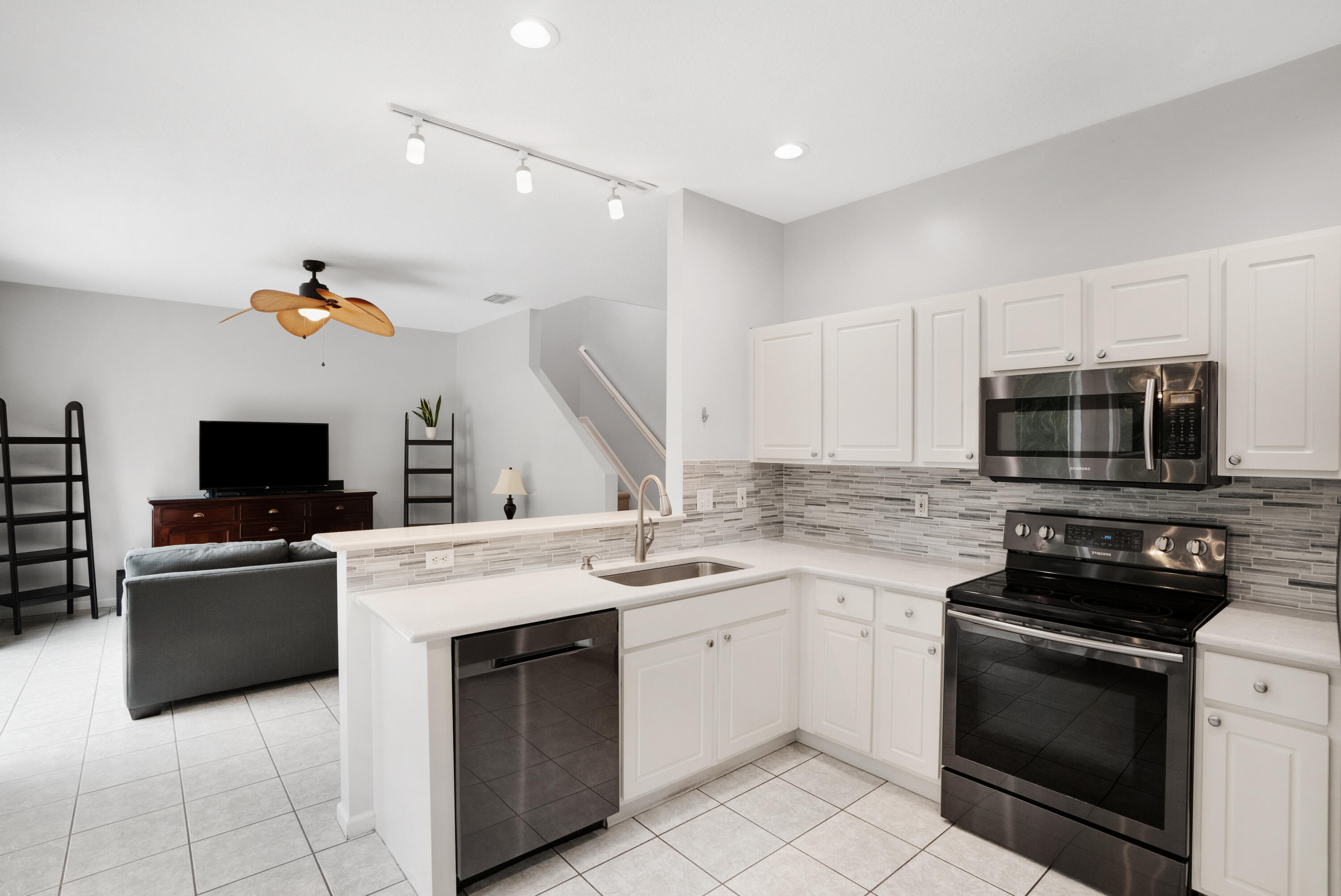 2444 Southeast Springtree Place Stuart, FL 34997 - Photo 13 of 30 DSC09249_50_51