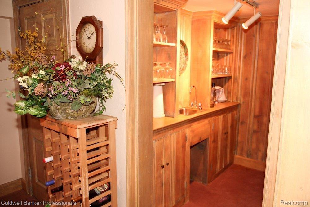 914 Shirley Road Birmingham, MI 48009 - Photo 21 of 23 LOWER LEVEL WET BAR