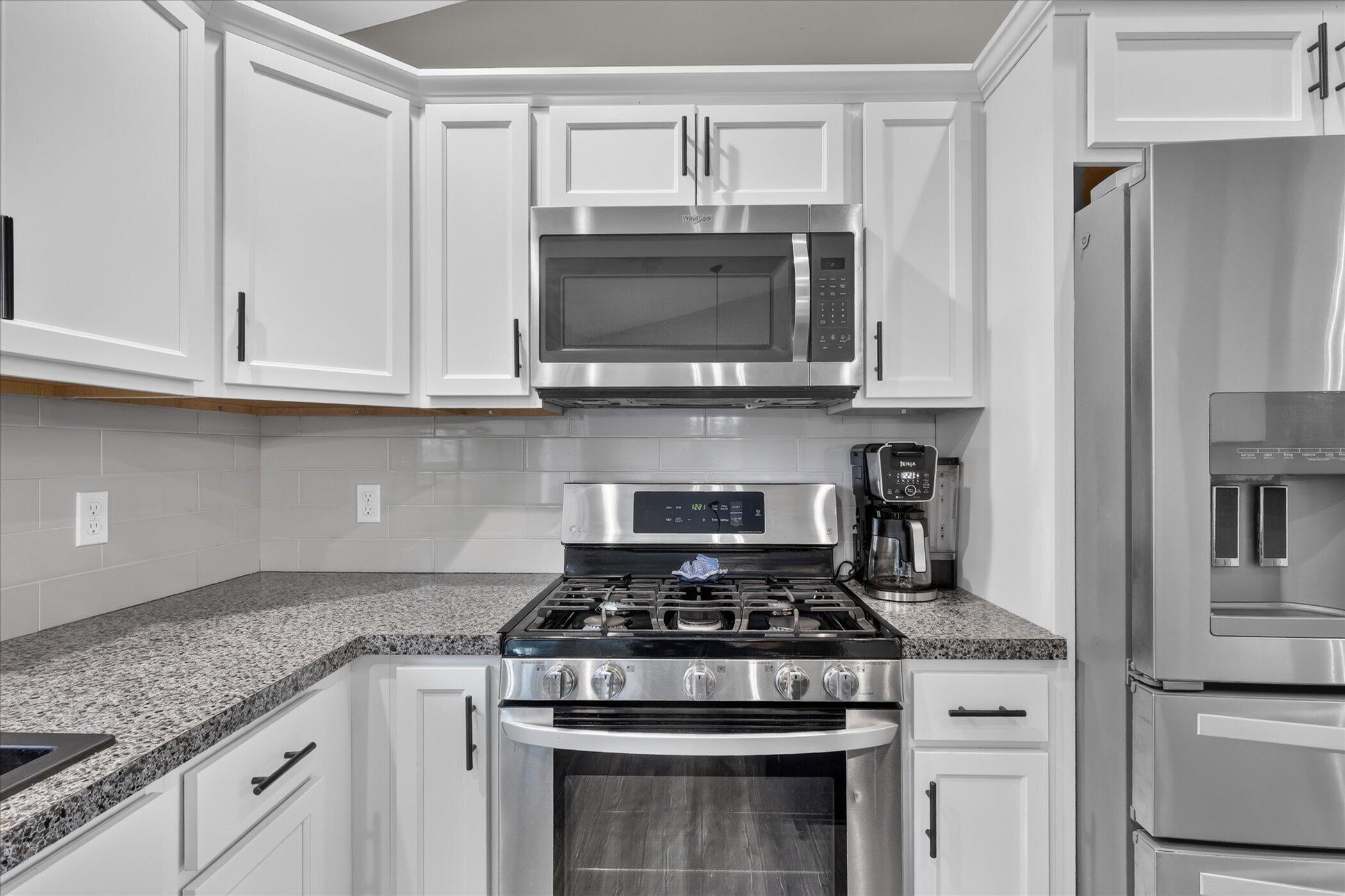 2747 4 Mile Road Northwest Grand Rapids, MI 49544 - Photo 13 of 48 Kitchen