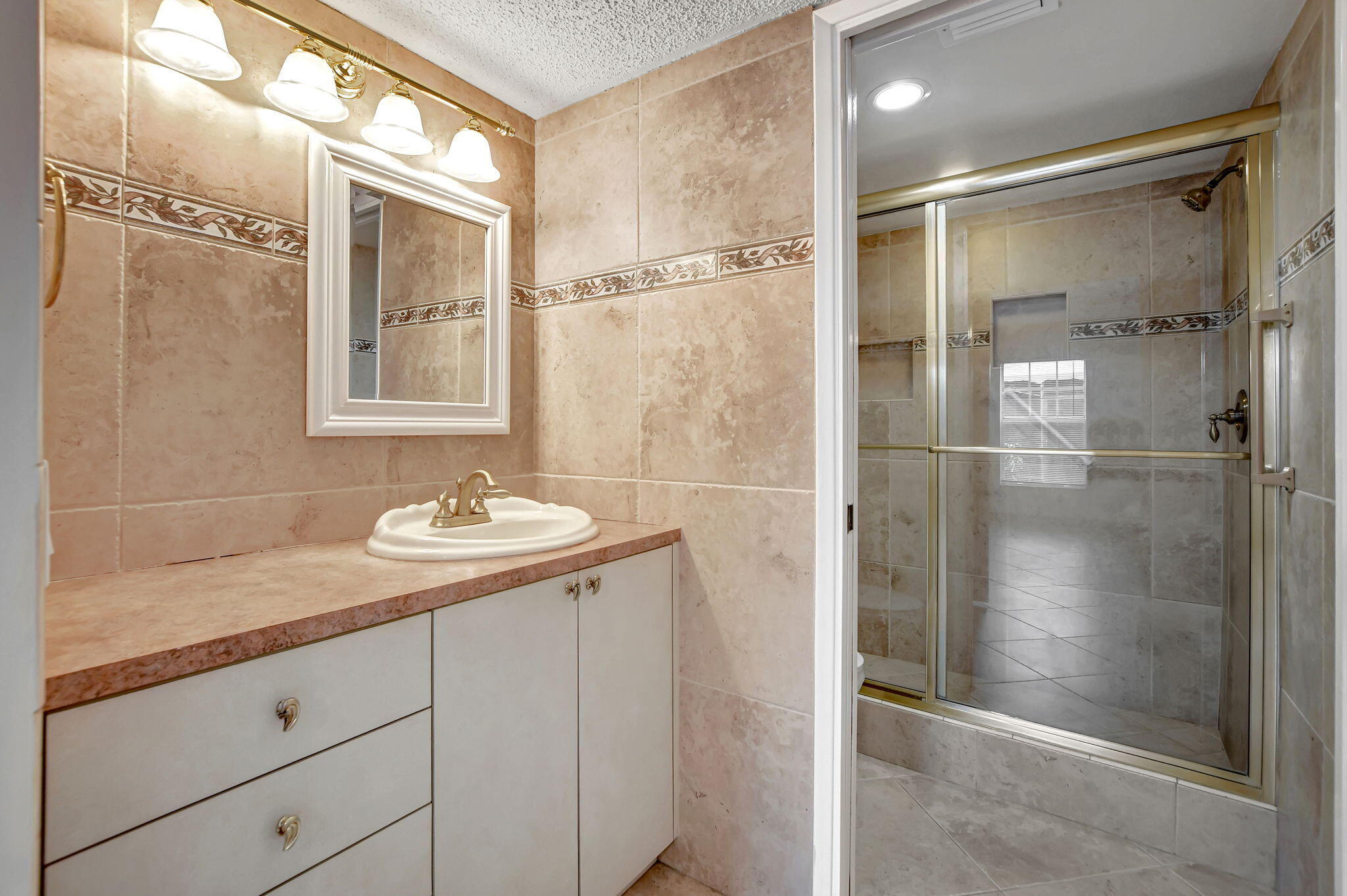 18801 Garbo Terrace, Unit 2 Boca Raton, FL 33496 - Photo 19 of 24 Primary Suite Bath