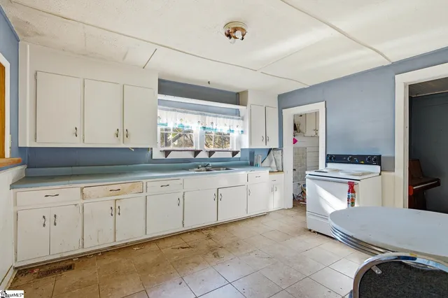 $275,000 | 2141 Geer Highway, Travelers Rest, SC 29690