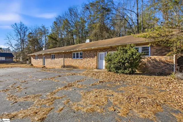 $275,000 | 2141 Geer Highway, Travelers Rest, SC 29690