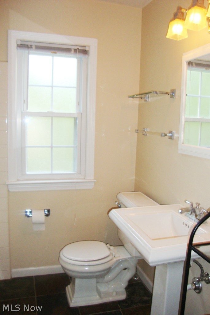 5044 South Barton Road Cleveland, OH 44124 - Photo 8 of 11 Gallery Image 8