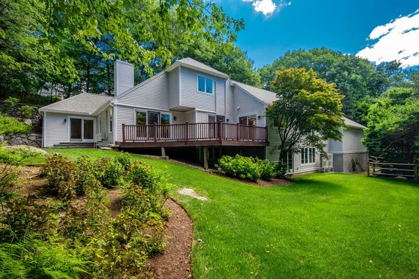 $1,999,900 | 15 Fieldstone Drive, Winchester, MA 01890