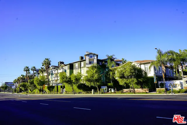 $3,207 | 1901 North Buena Vista Street, Unit 2214, Burbank, CA 91504